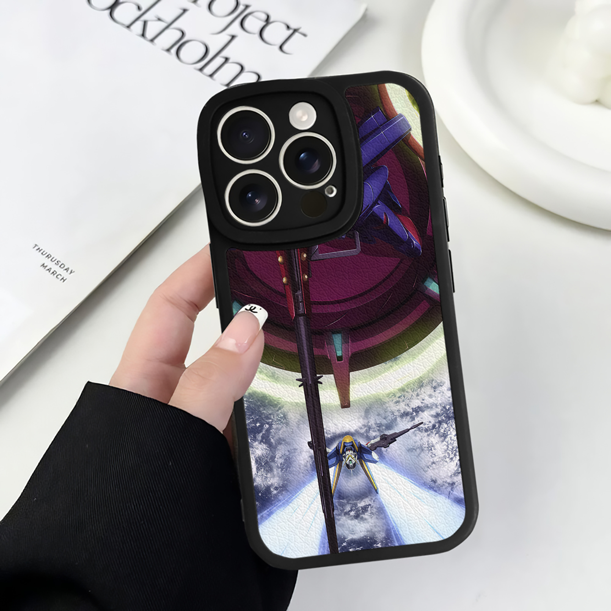 （画像用） 機動戦士ガンダム Mobile Suit Gundam 【iPhone 16シリーズ対応】シリコンスマホケース（レザー調） 材質：シリコン